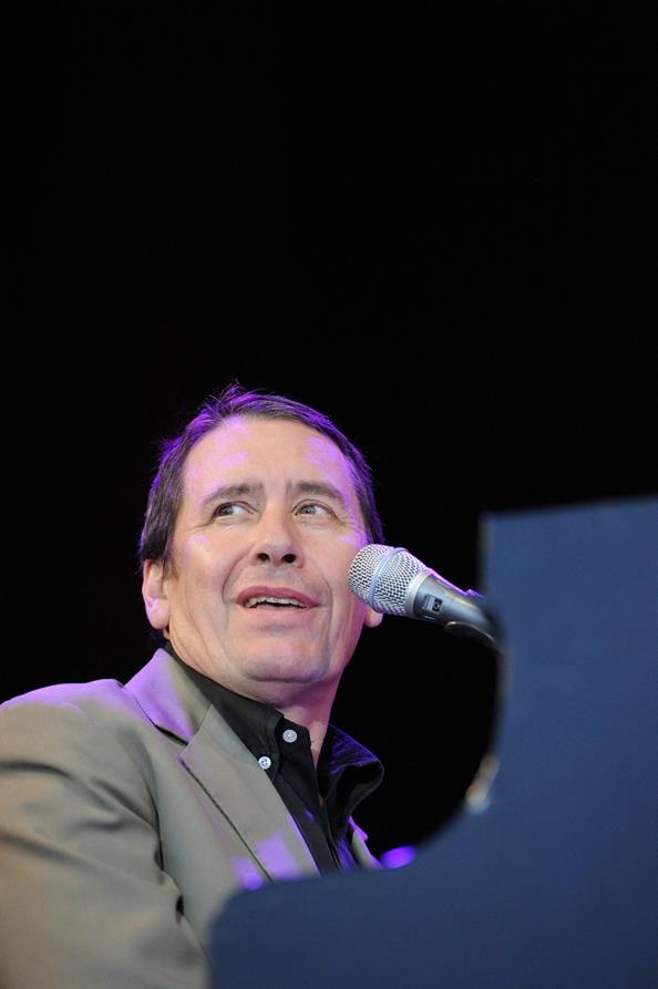 Snapped: Fans 'Squeeze' into Westonbirt Arboretum for Jools Holland