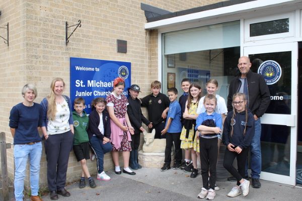HAND-CARVED STONE WOODLAND CREATURES UNVEILED AT ST MICHAEL’S JUNIOR SCHOOL IN COLLABORATION WITH BATH COLLEGE 