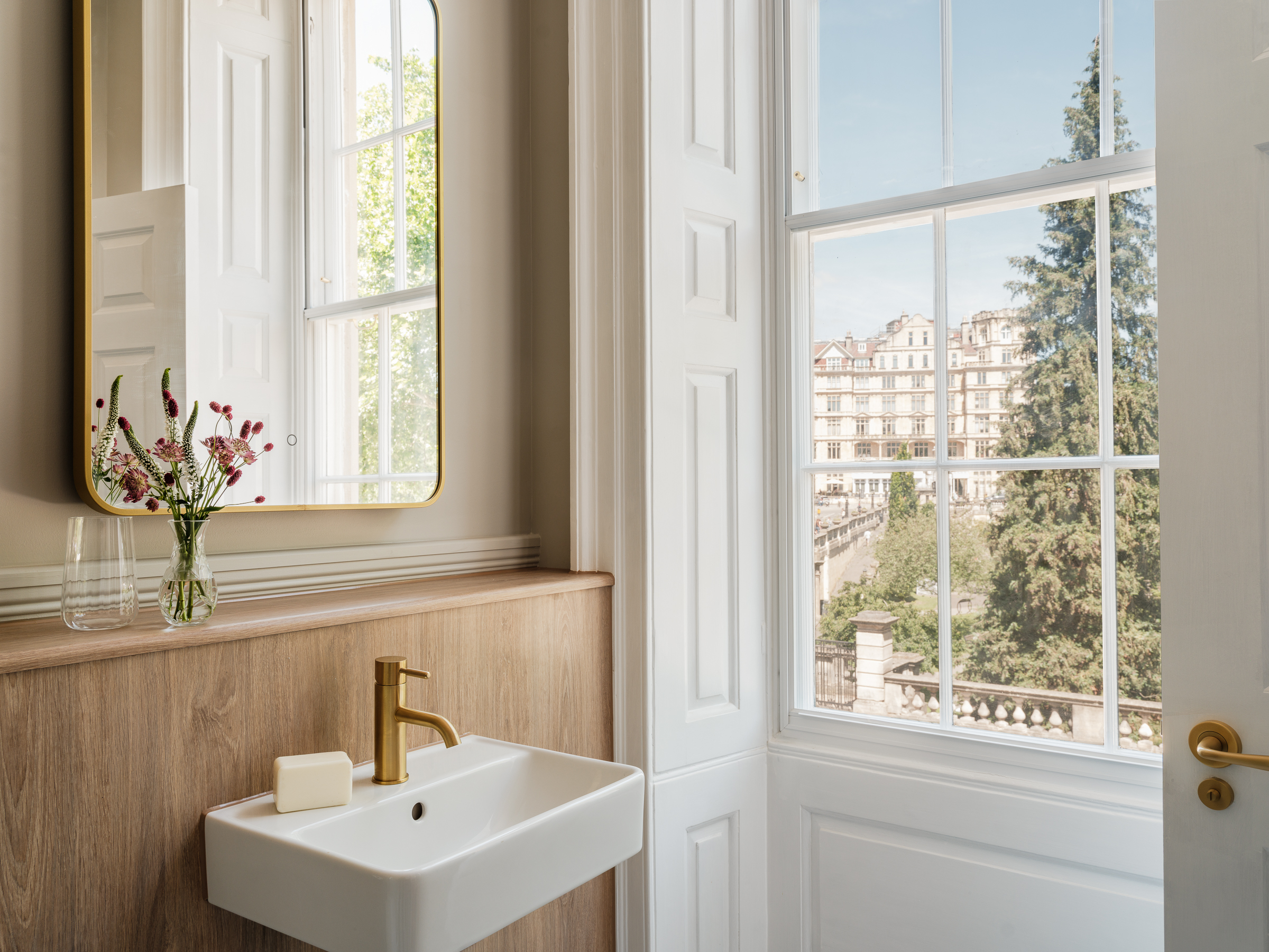Bathroom Parade Hotel Bath Credit Dave Watts