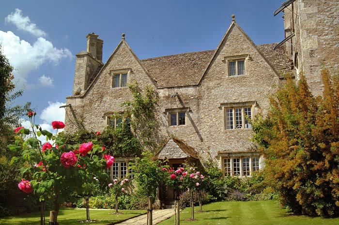 £4.3 MILLION FROM THE NATIONAL LOTTERY TO SAVE KELMSCOTT MANOR - WILLIAM MORRIS’S CELEBRATED COUNTRY HOUSE