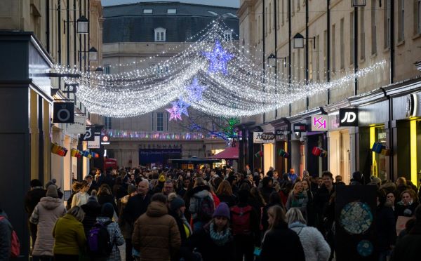 SOUTHGATE BATH SHARES OPENING TIMES FOR LAST MINUTE CHRISTMAS SHOPPERS   